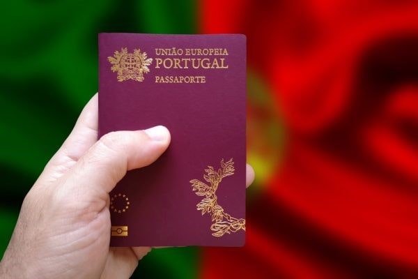 آیا اخذ بلوکارت پرتغال، بهترین روش دریافت اقامت پرتغال است؟