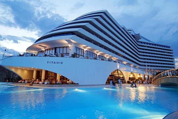 Titanic-Beach-Lara-best-luxury-hotels-in-Antalya-min-min
